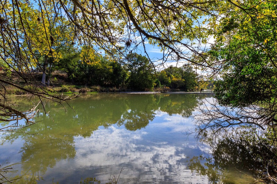 790 Thompson, Kerrville, TX à vendre - Photo du bâtiment - Image 3 de 5