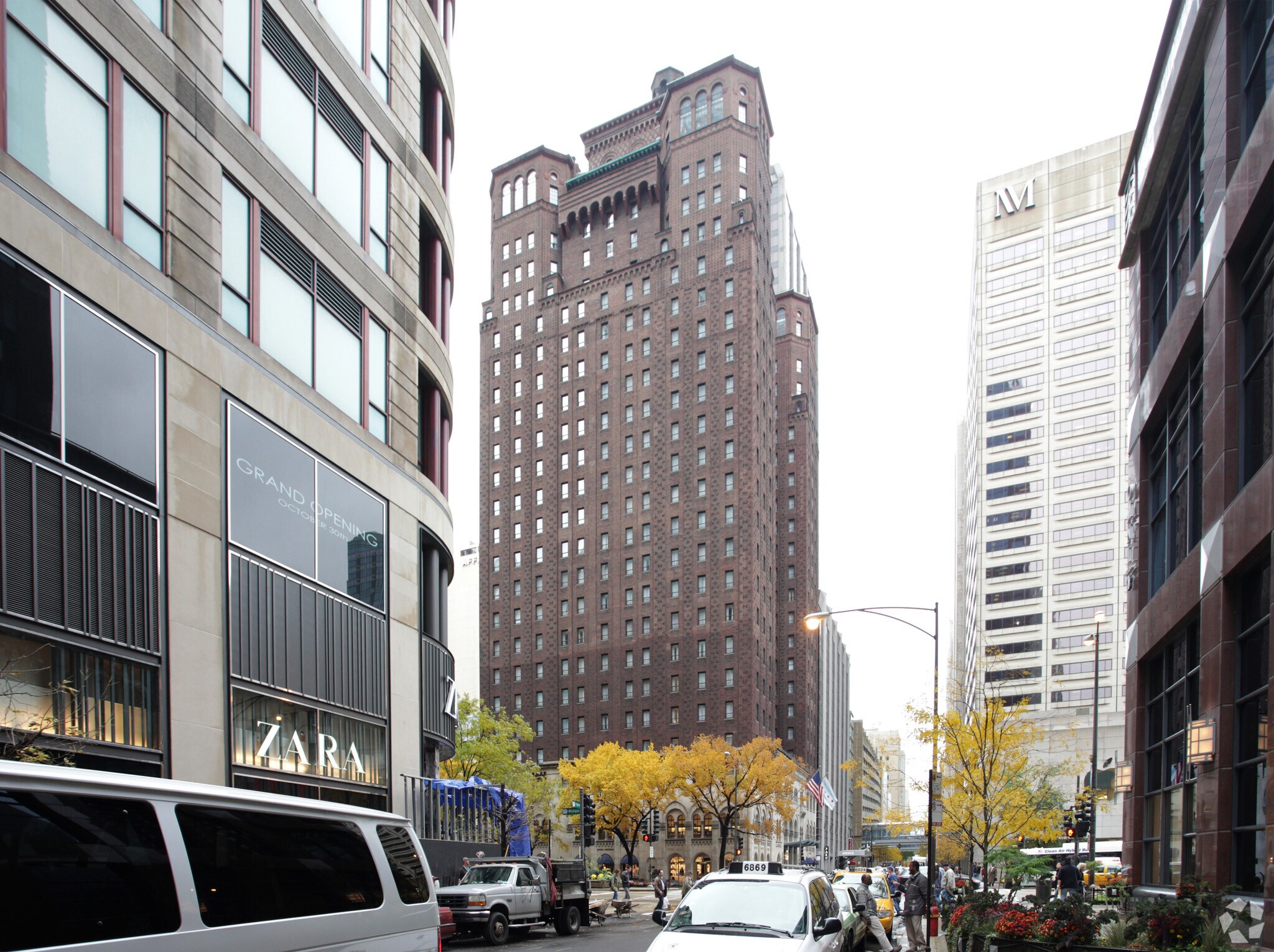 701 N Michigan Ave, Chicago, IL for lease Primary Photo- Image 1 of 8