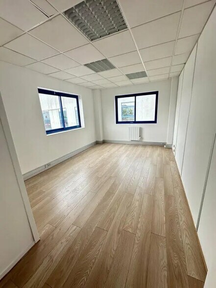 6-8 Rue De La Closerie, Lisses à louer - Photo intérieure - Image 2 de 12