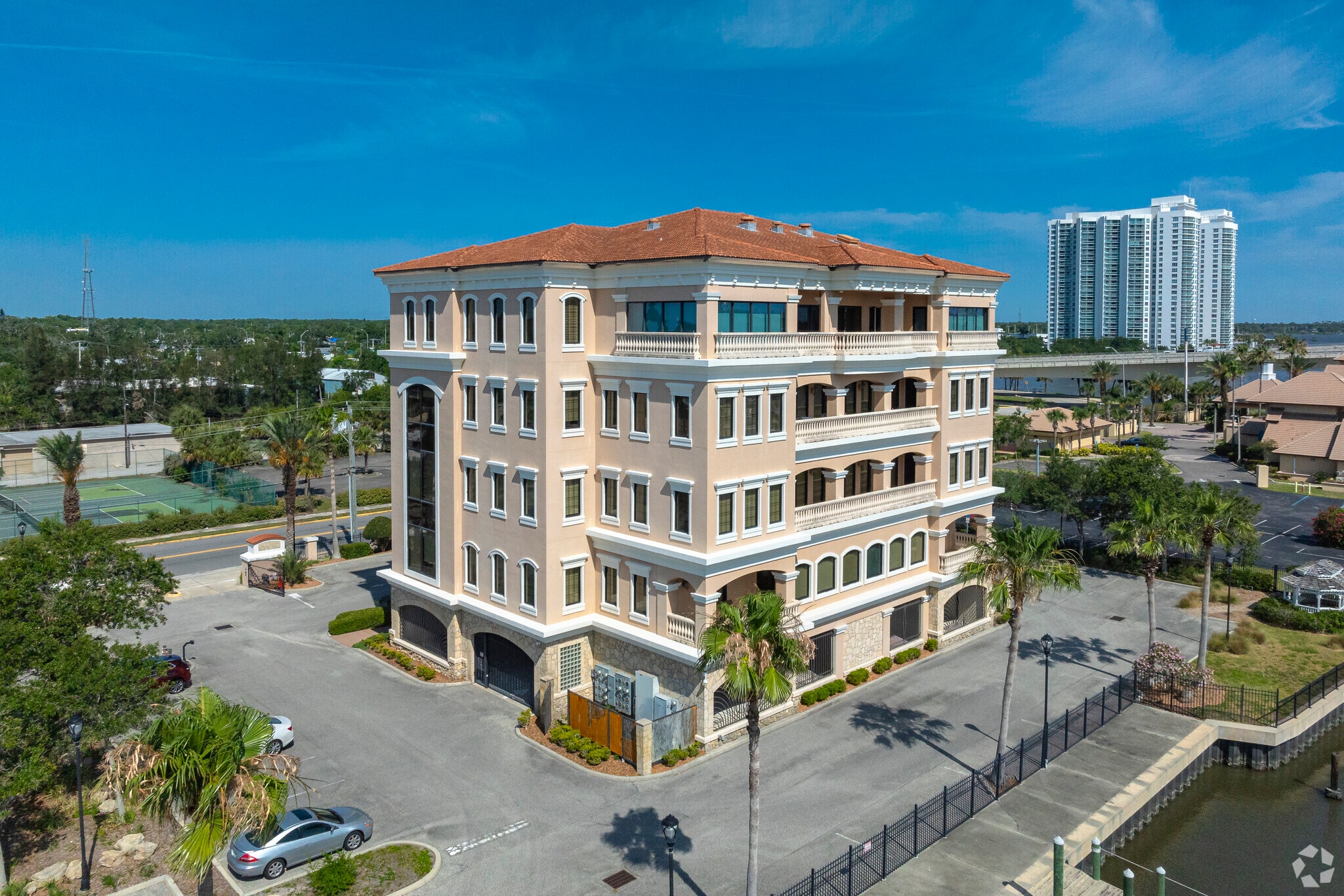 825 Ballough Rd, Daytona Beach, FL à louer Photo principale- Image 1 de 7