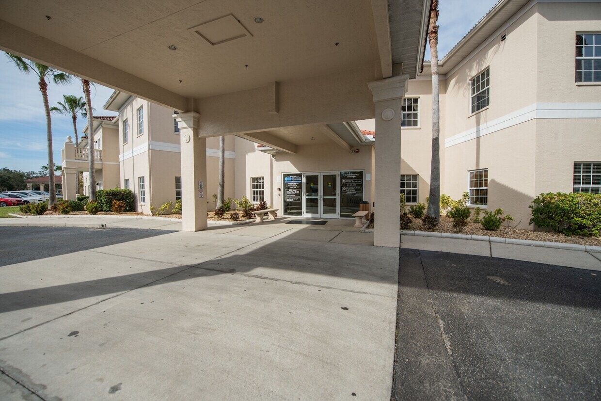 842 Sunset Lake Blvd, Venice, FL 34292 - Unit 403 - - Interior Photo - Image 2 of 44
