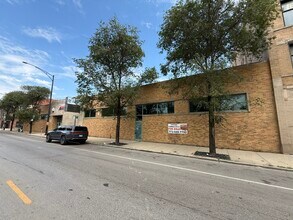 3640 W Armitage Ave, Chicago, IL for lease Interior Photo- Image 1 of 5