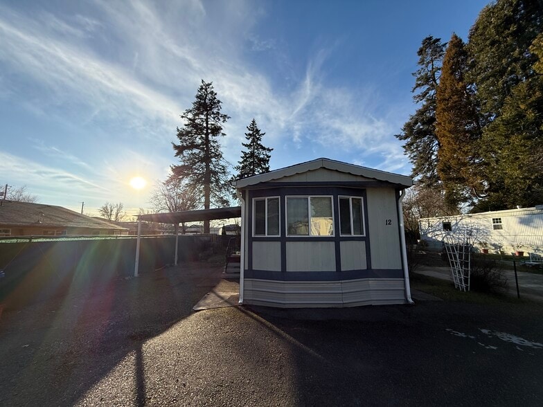 3701 Cherry Ave NE, Keizer, OR à vendre - Photo du bâtiment - Image 3 de 9