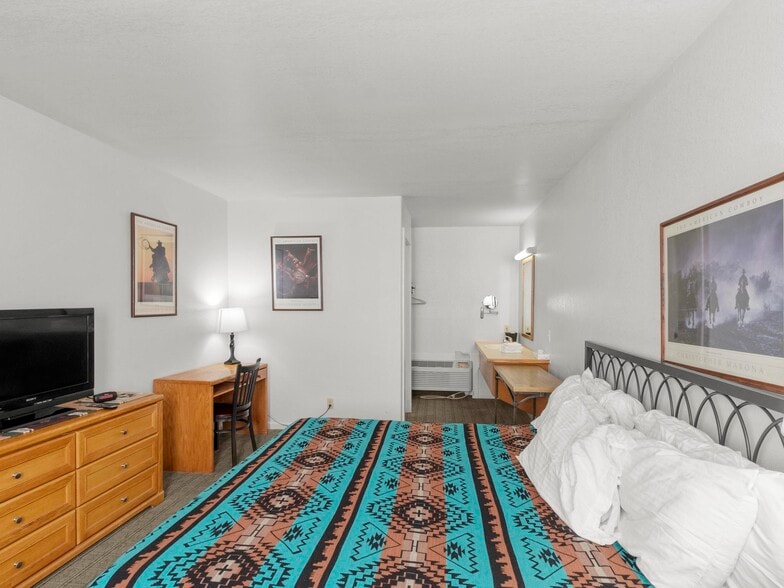 US 163 & San Juan River, Mexican Hat, UT for sale - Interior Photo - Image 2 of 73