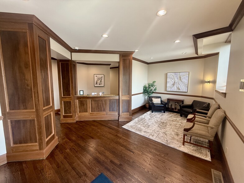 15 W Center St, Lawrenceburg, IN for lease - Building Photo - Image 3 of 29