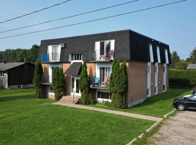 Portfolio Maniwaki, Mont-Laurier, Gracef portefeuille de 7 propriétés à vendre sur LoopNet.ca - Photo principale - Image 1 de 7