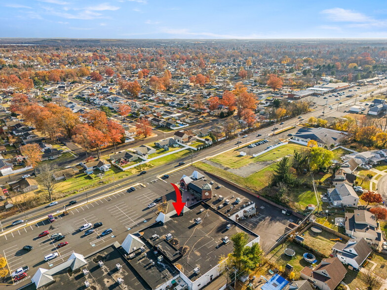 8919 New Falls Rd, Levittown, PA for lease - Building Photo - Image 3 of 8