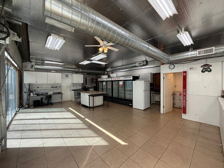 7304 Canby Ave, Reseda, CA for lease - Interior Photo - Image 3 of 23