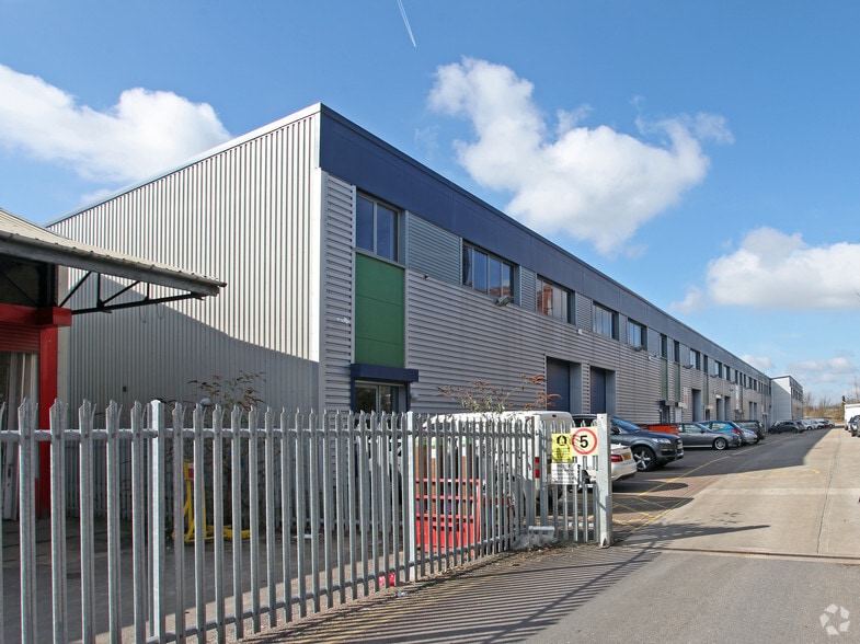 Bristol Way, Slough à louer - Photo du bâtiment - Image 3 de 9