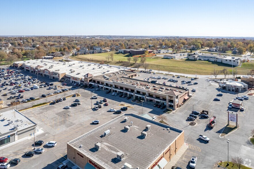 12951-13079 W Center Rd, Omaha, NE à louer - Photo du bâtiment - Image 2 de 12