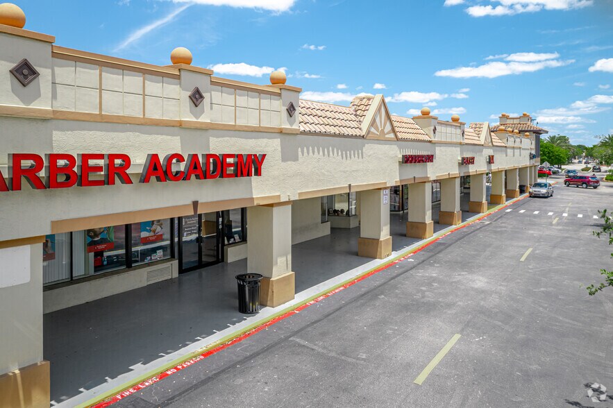 15-199 N State Road 7, Plantation, FL à louer - Photo du bâtiment - Image 3 de 7