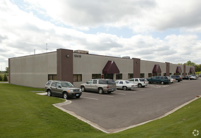 13419 Fenway Blvd, Hugo, MN for lease - Building Photo - Image 2 of 5