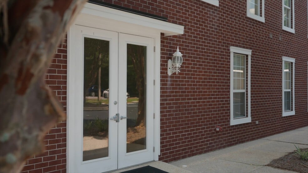 4595 Spanish Trl, Pensacola, FL for lease - Commercial Listing Video - Image 2 of 31