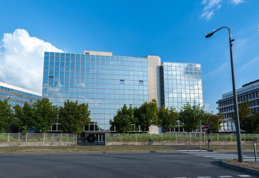 Bureau dans Vélizy-Villacoublay à louer - Photo du bâtiment - Image 2 de 12