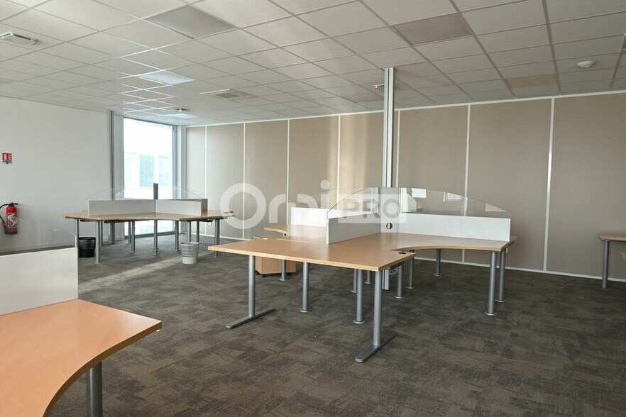 390-392 Rue Des Mercières, Rillieux-la-Pape for lease - Interior Photo - Image 3 of 32