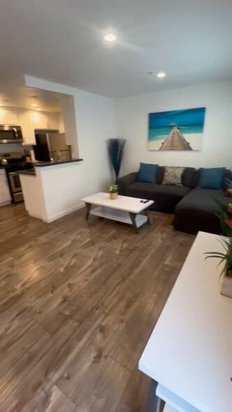 601 N Normandie Ave, Los Angeles, CA for sale - Commercial Listing Video - Image 2 of 21