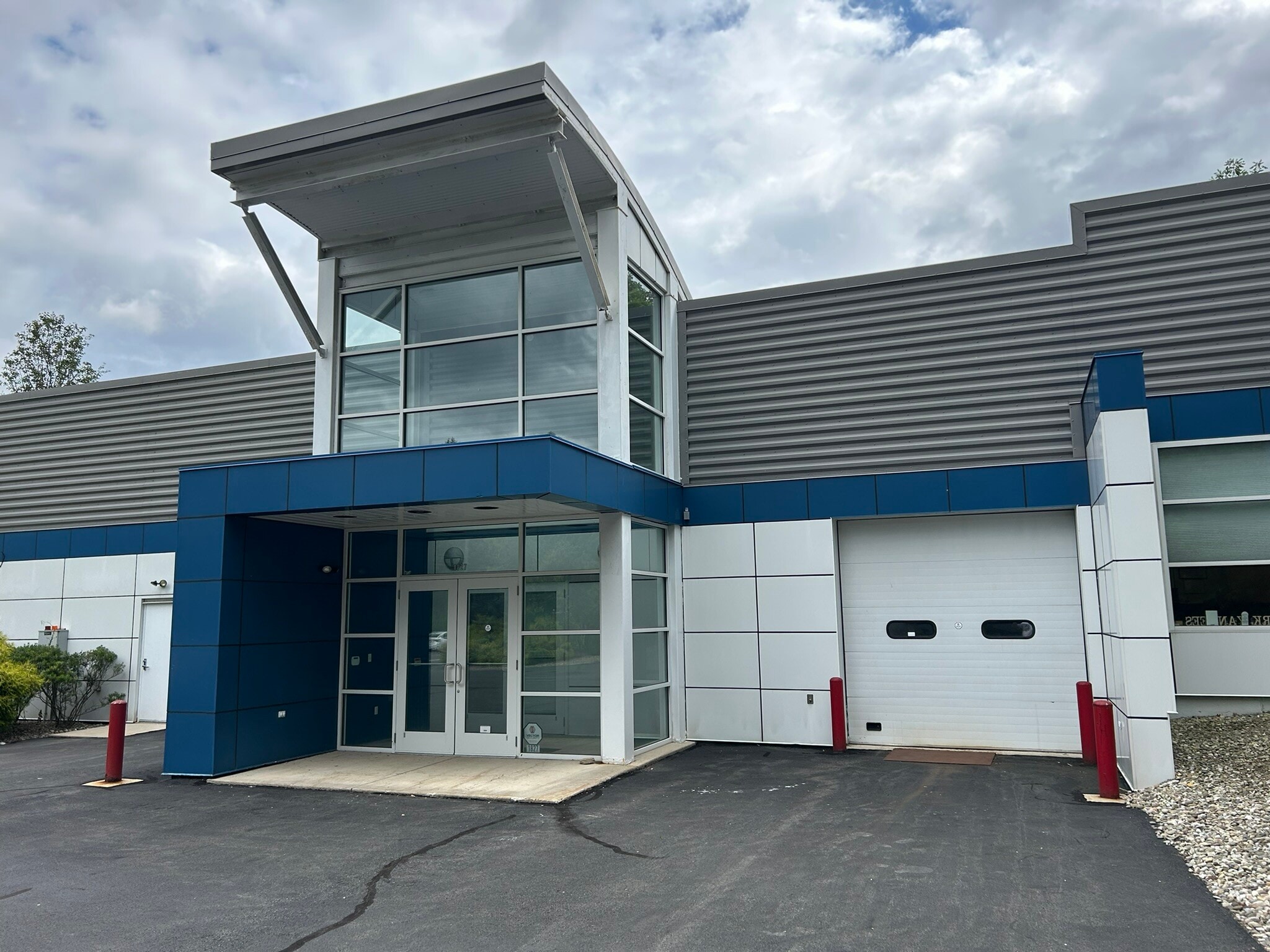 1825-1829 Paradise Trl, East Stroudsburg, PA for lease Building Photo- Image 1 of 5