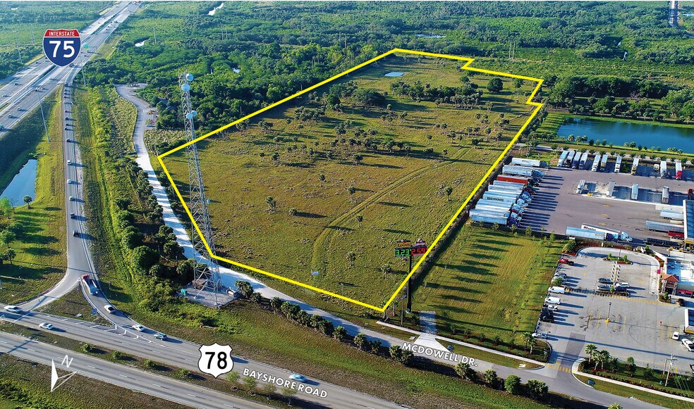 17201 McDowell Dr, North Fort Myers, FL à vendre - Aérien - Image 2 de 7