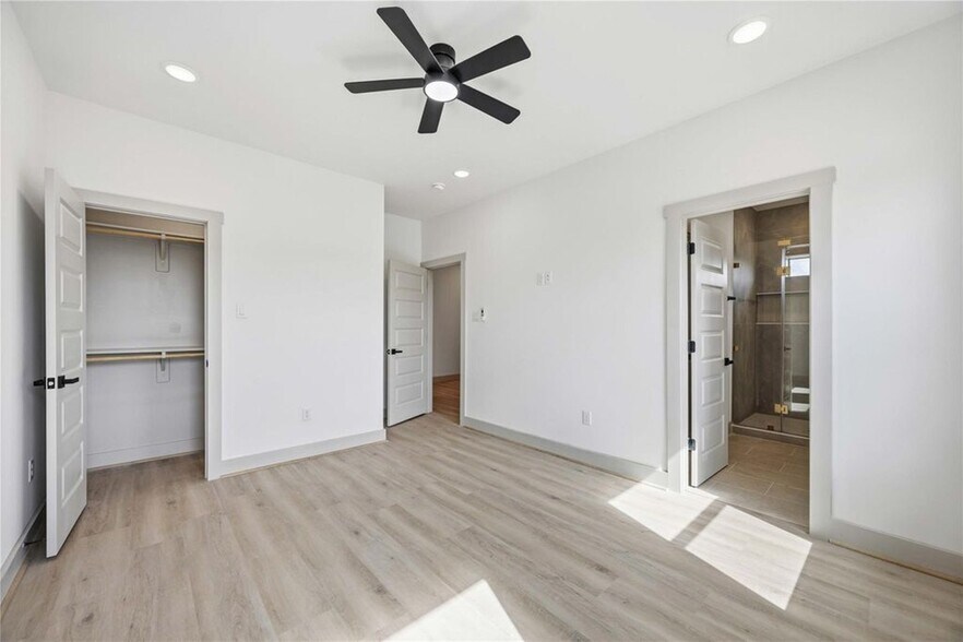 7555 Calhoun rd, Houston, TX à vendre - Photo du bâtiment - Image 2 de 11