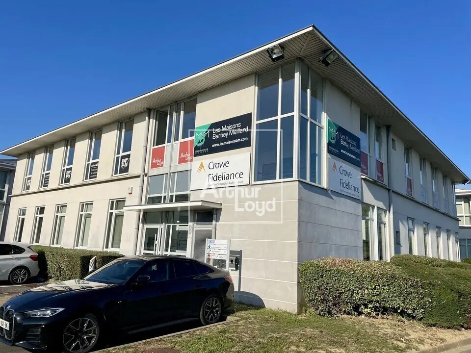 Office in Lieusaint for lease Building Photo- Image 1 of 7