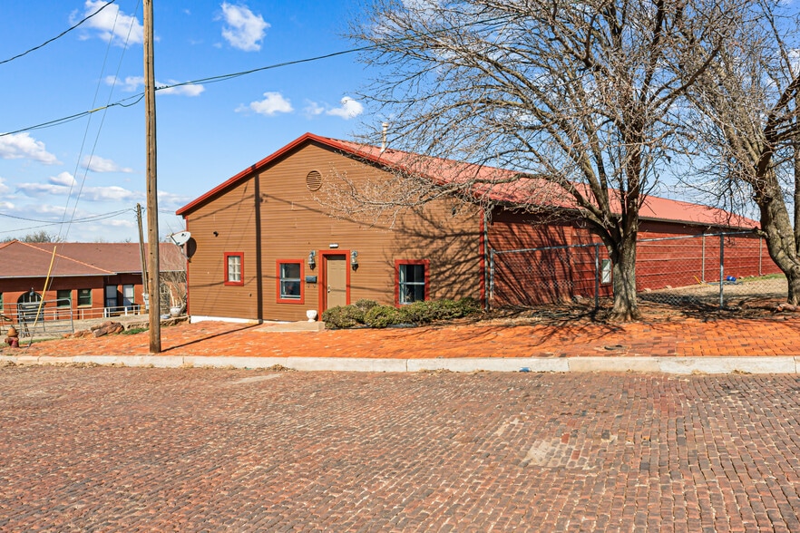 410 W Harrison Ave, Guthrie, OK for sale - Building Photo - Image 1 of 40