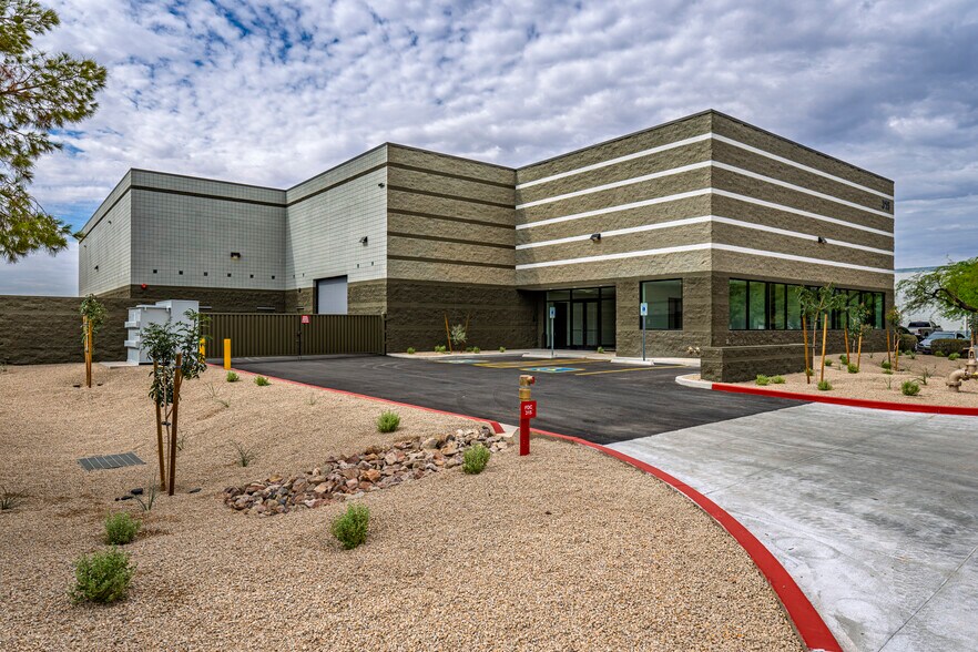 315 E Comstock Dr, Chandler, AZ à louer - Photo du bâtiment - Image 2 de 37