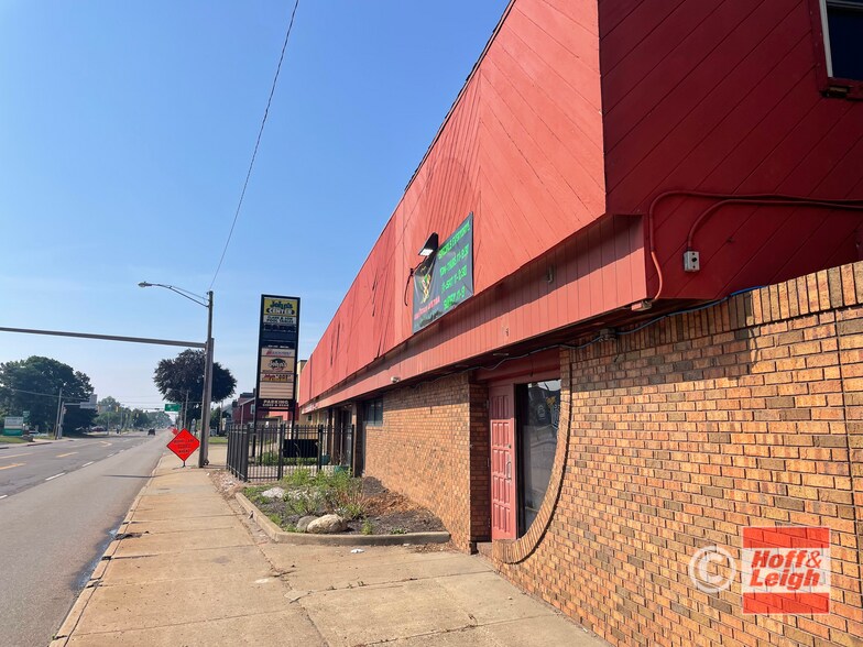 2729 Cleveland Ave NW, Canton, OH à vendre - Photo du bâtiment - Image 2 de 9
