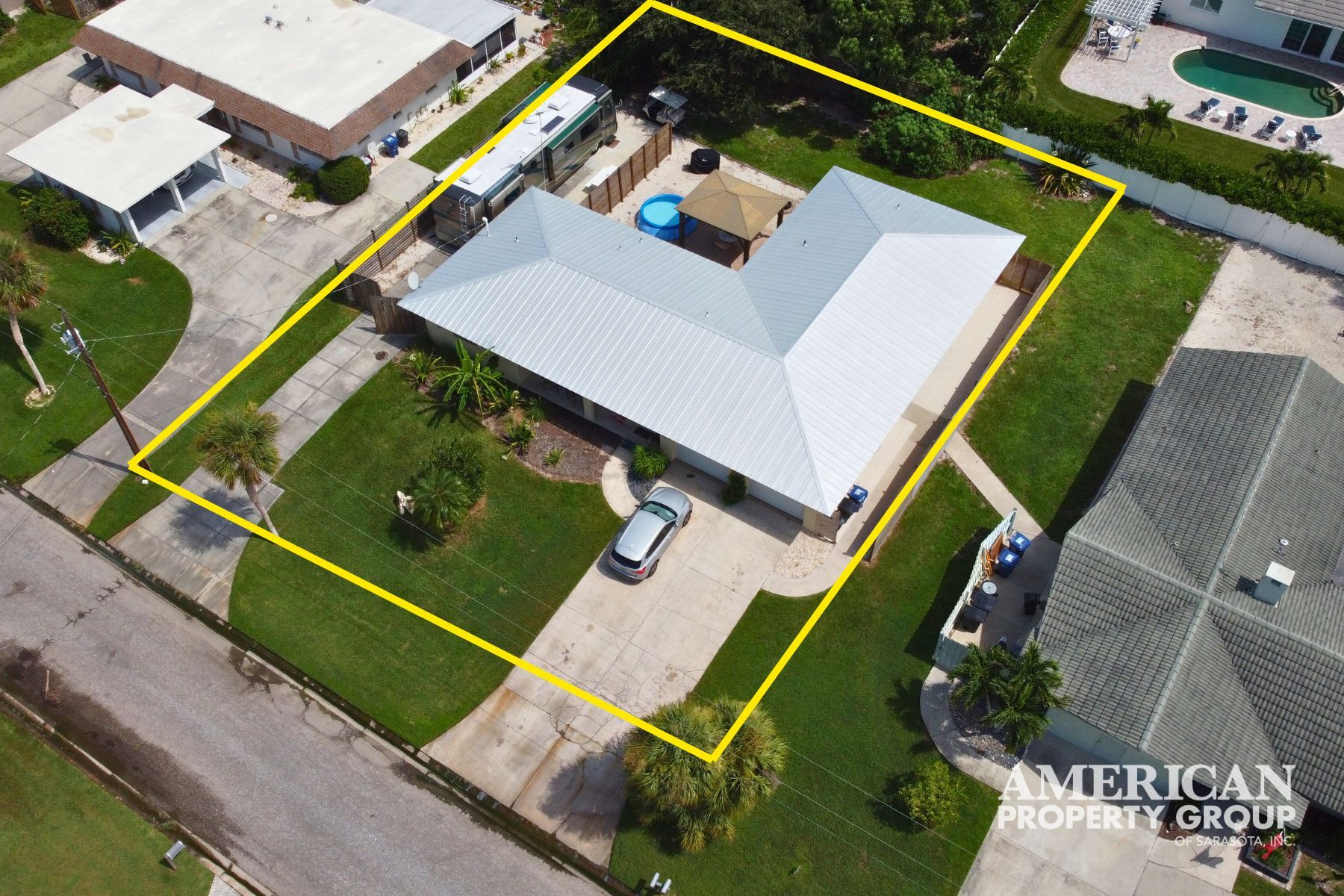 1860 Southpointe Dr, Sarasota, FL for sale Primary Photo- Image 1 of 19