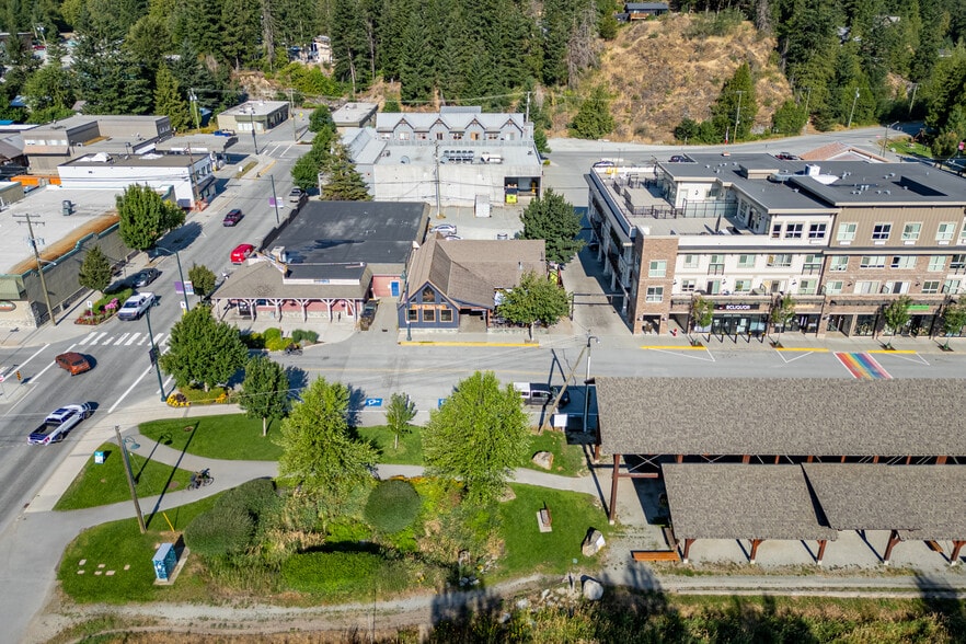 7439 Frontier St, Pemberton, BC for sale - Building Photo - Image 2 of 20