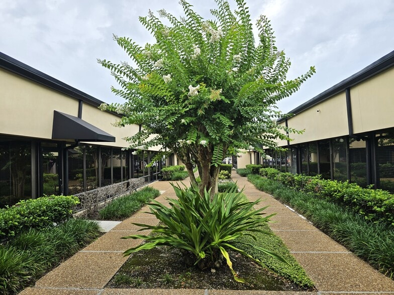 2221 Lee Rd, Winter Park, FL à louer - Photo du bâtiment - Image 2 de 7