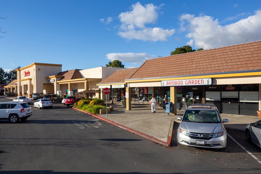 1125-1145 Arnold Dr, Martinez, CA à louer - Photo du bâtiment - Image 3 de 8