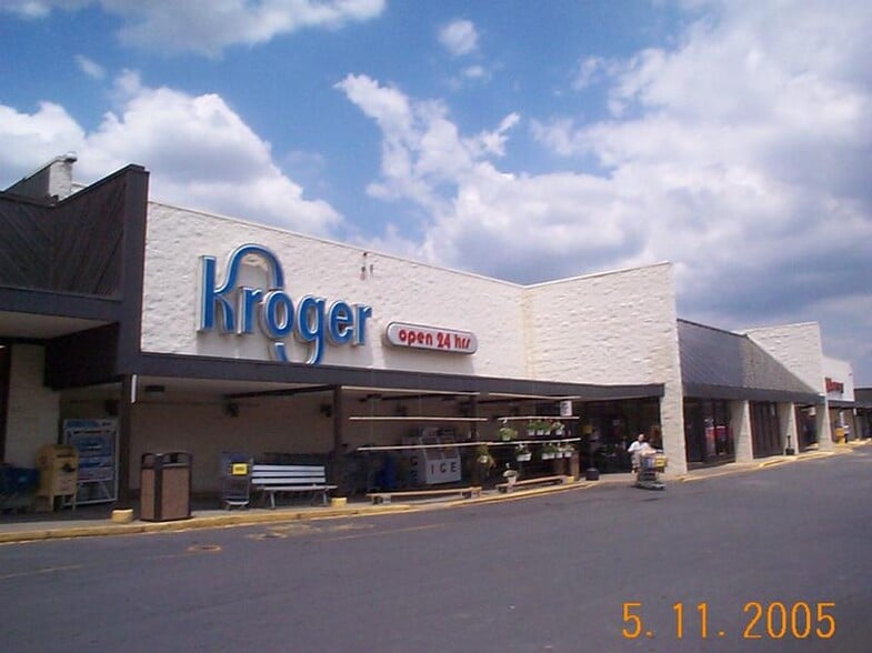 800 Robert C Byrd Dr, Crab Orchard, WV à louer - Photo du bâtiment - Image 2 de 6