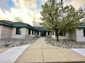 612 W Lake Lansing Rd, East Lansing, MI for lease Building Photo- Image 2 of 13