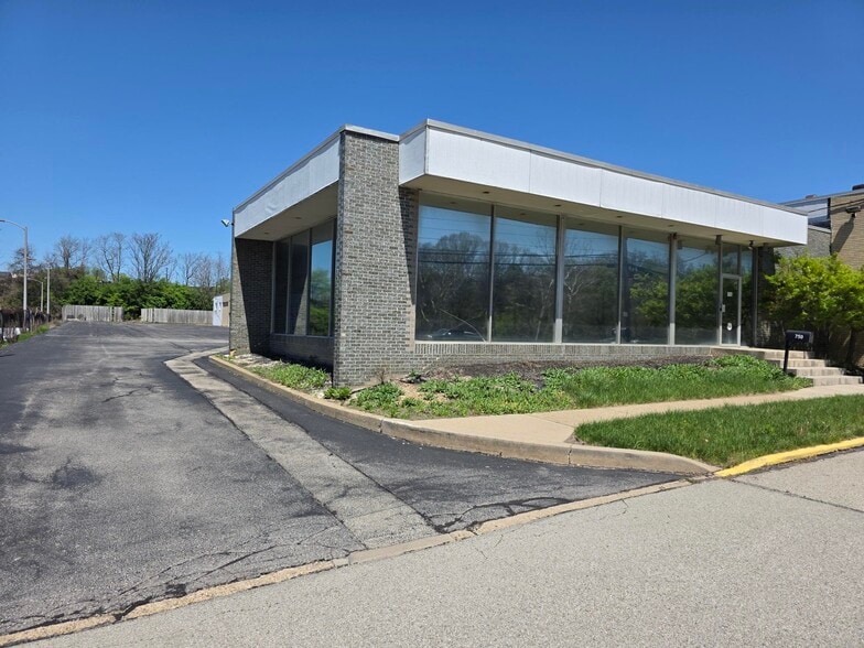 750 Trumbull Dr, Pittsburgh, PA for lease - Building Photo - Image 1 of 28