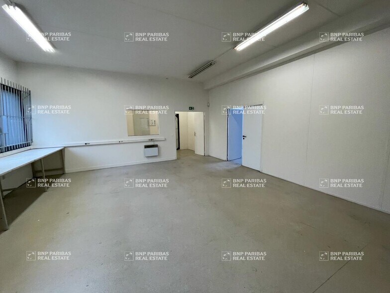 Flex in Champs-sur-Marne for lease - Interior Photo - Image 3 of 9