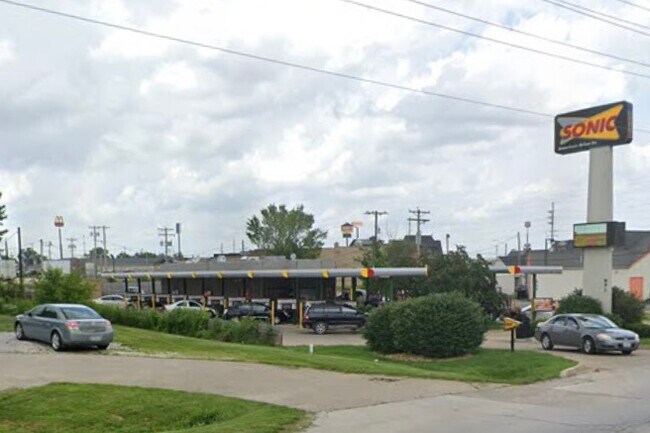 Plus de détails pour 891 E Cherry St, Troy, MO - Commerce de détail à louer