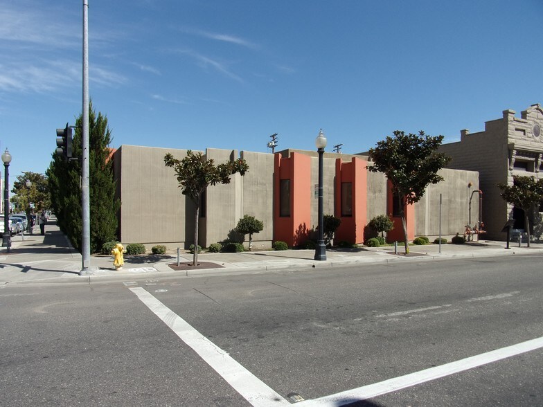 1006 H St, Modesto, CA à louer - Photo du bâtiment - Image 3 de 10