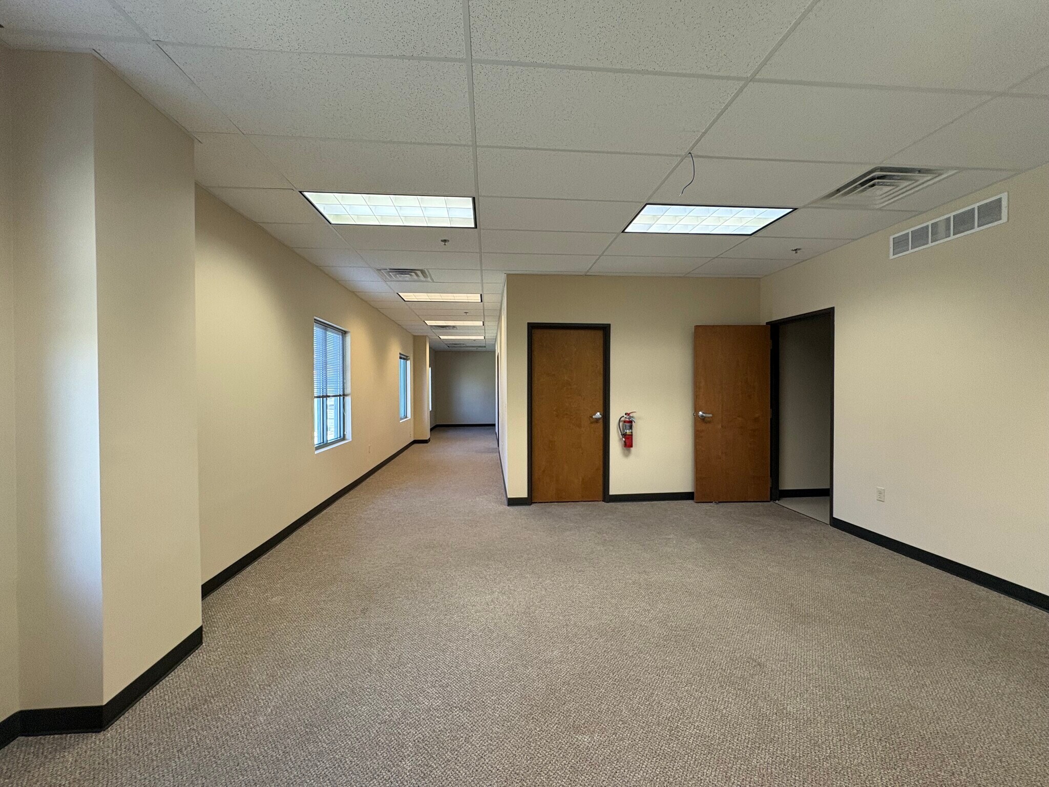 100 NE Missouri Rd, Lee's Summit, MO for lease Interior Photo- Image 1 of 3