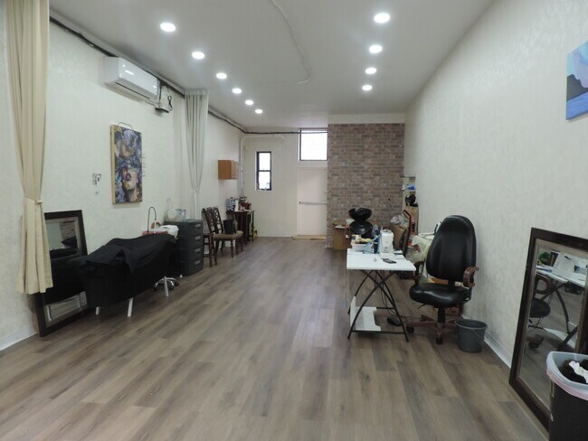 Plus de détails pour 4 Welwyn Rd, Great Neck, NY - Commerce de détail à louer