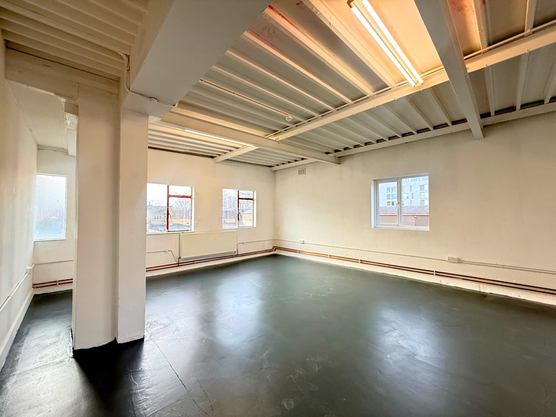 445 Wick Ln, London for lease Interior Photo- Image 1 of 21