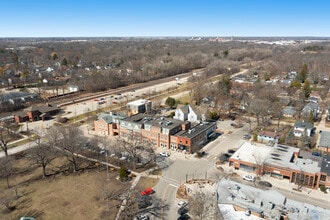 8-18 E Scranton Ave, Lake Bluff, IL à louer Aérien- Image 1 de 7