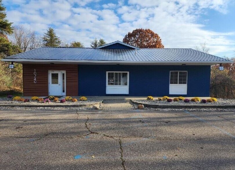 10740 Dixie Hwy, Davisburg, MI à louer - Photo du bâtiment - Image 2 de 5