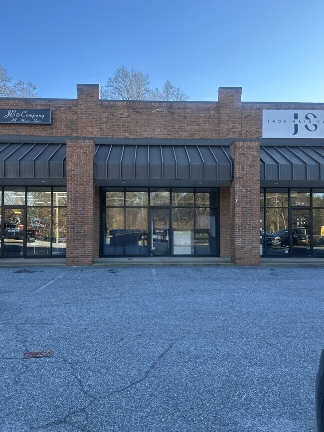 More details for 215 W Wade Hampton Blvd, Greer, SC - Retail for Lease