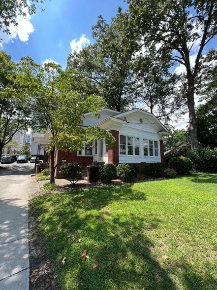 3082 E Shadowlawn Ave NE, Atlanta, GA à louer - Photo du bâtiment - Image 2 de 16