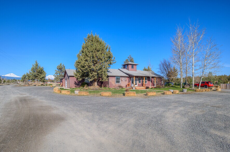 19330 Pinehurst Rd, Bend, OR à vendre - Photo du bâtiment - Image 3 de 24