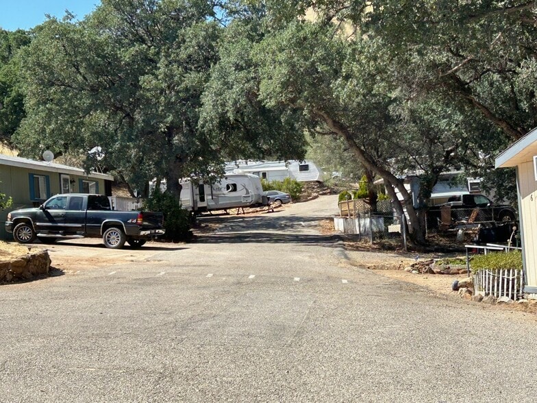 1042 Evans Rd, Wofford Heights, CA for sale - Building Photo - Image 2 of 15