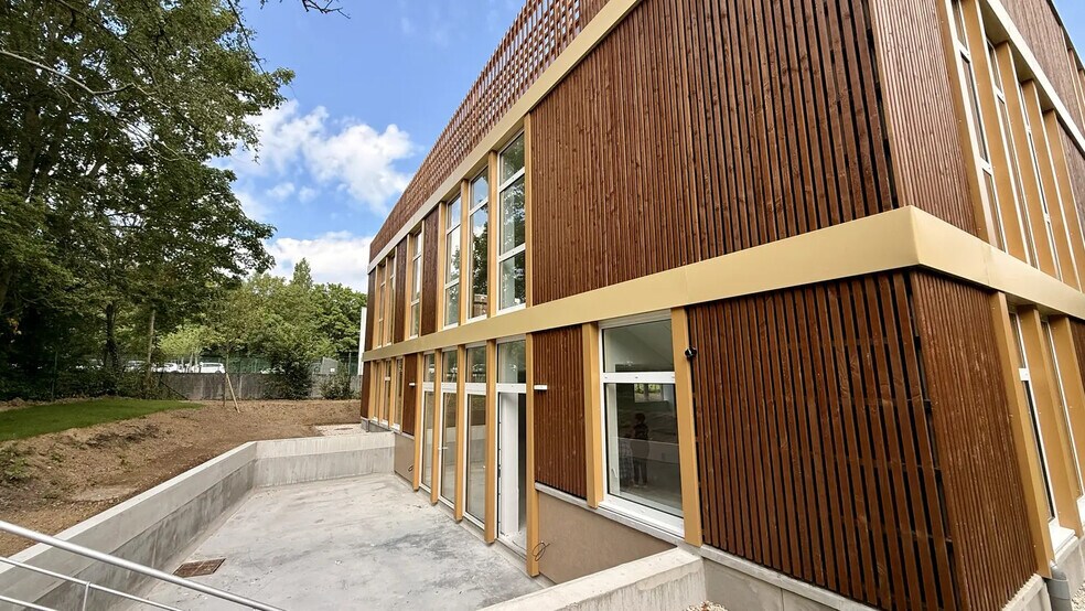 99 Rue Louis Constant, Villeneuve-d'Ascq à louer - Photo du bâtiment - Image 3 de 6