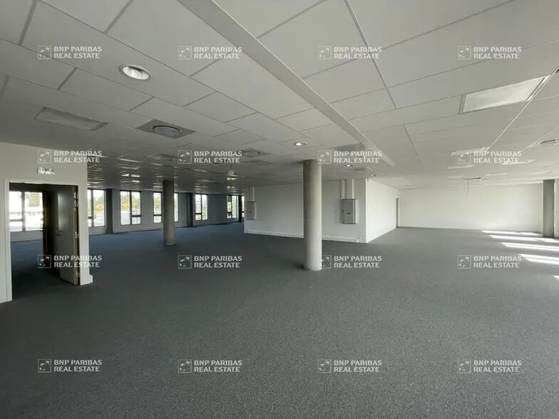 4 Rue Duguay Trouin, Saint-Herblain for lease - Interior Photo - Image 2 of 14