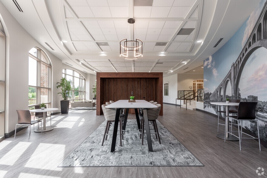 4951 Lake Brook Dr, Glen Allen, VA for lease - Interior Photo - Image 3 of 15