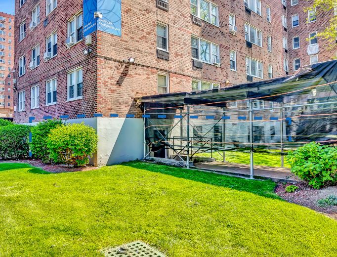 630 Lenox Ave, New York, NY for lease - Building Photo - Image 2 of 11